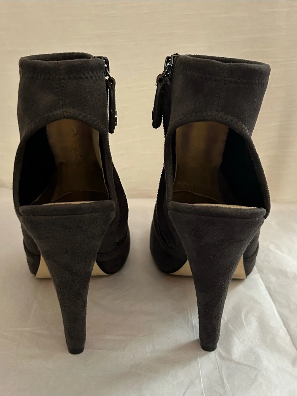Michael Kors chic peep